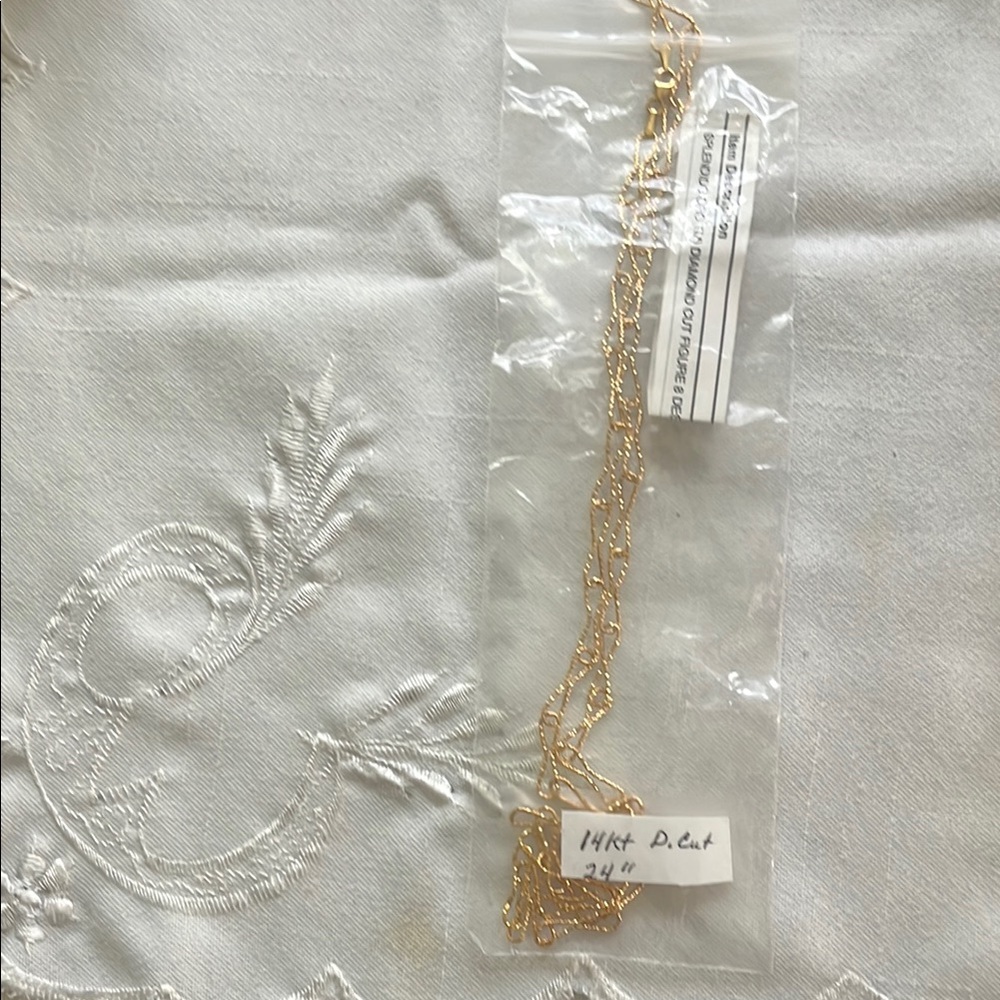 14 kt yellow gold necklace
Diamond cut 24 inches
Made in Italy